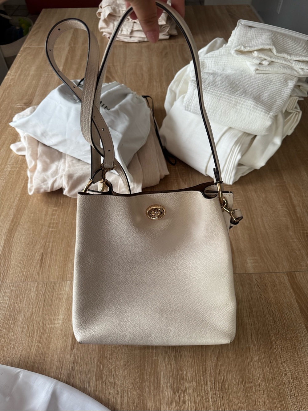 Charlie cream bucket bag